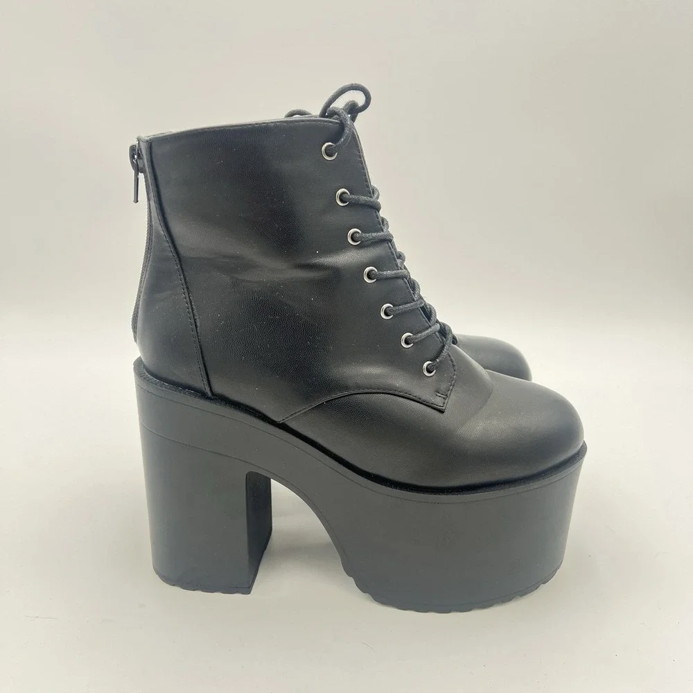 Hot Topic Black Platform Combat Boots Chunky Block Heel Lace Up Women's 8